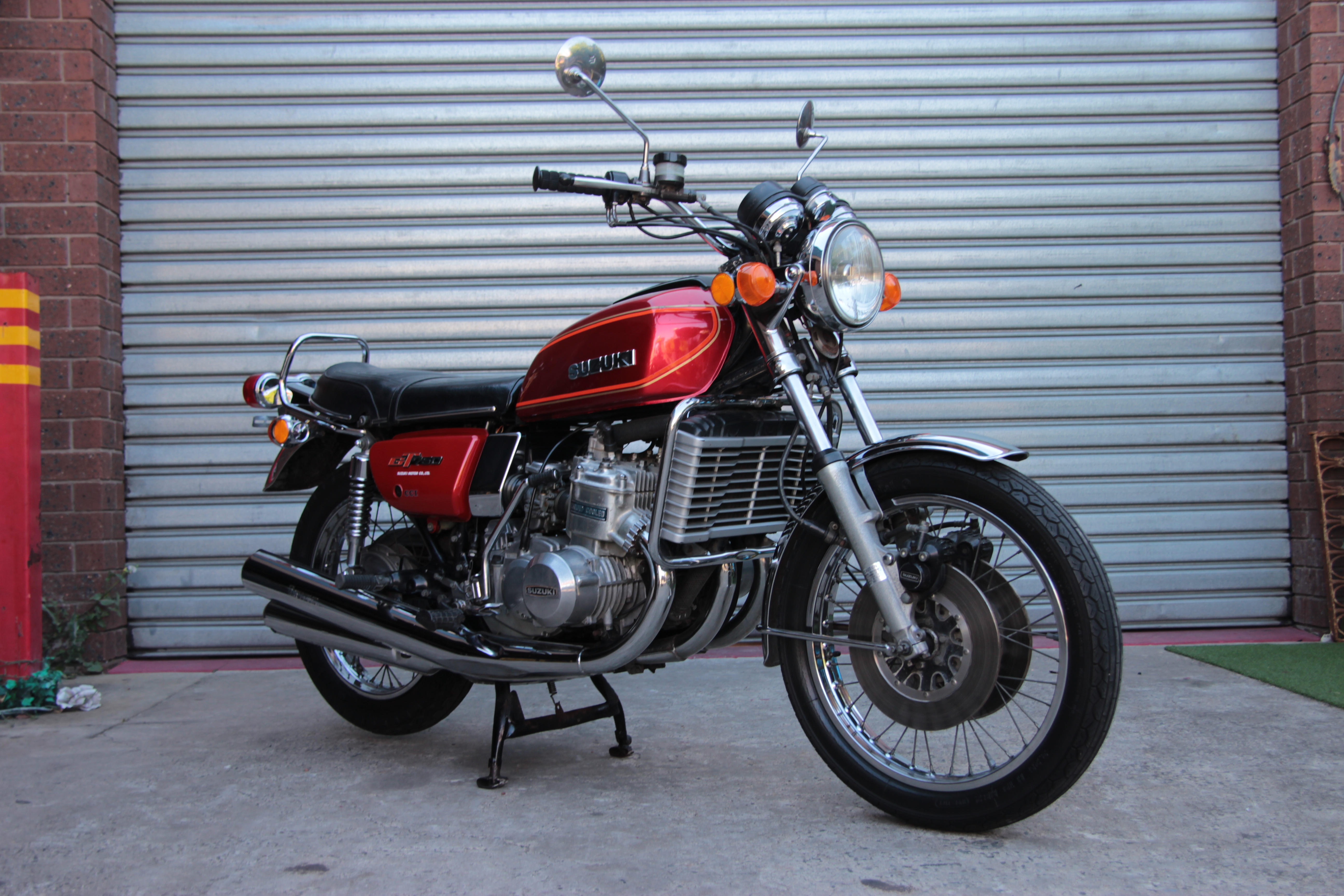 Suzuki gt380