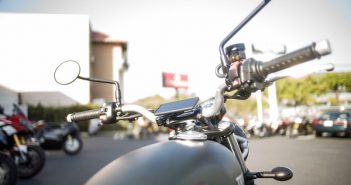 SP Connect mounts the competition, holds your phone on motorbikes