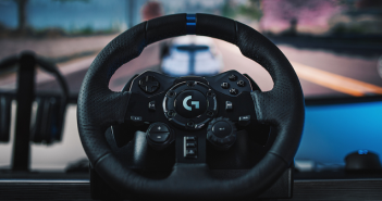 Logitech Gaming releases the G923 racing wheel and pedals for racing sim realism